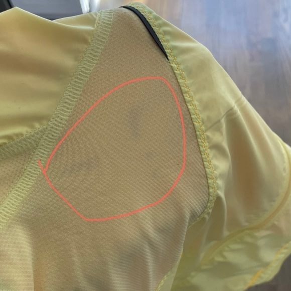 Lululemon Run: Two To Make It True Jacket
Mellow Lemon / Burning Yellow - Picture 10 of 15